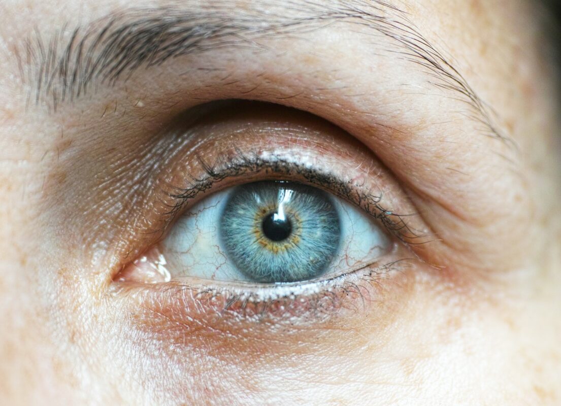 blue-eyes-close-up-eye-1458422